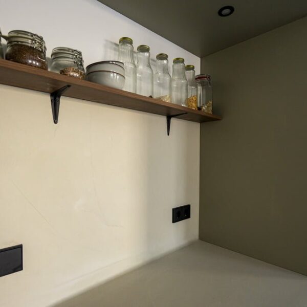 Beton cire in de keuken aangebracht